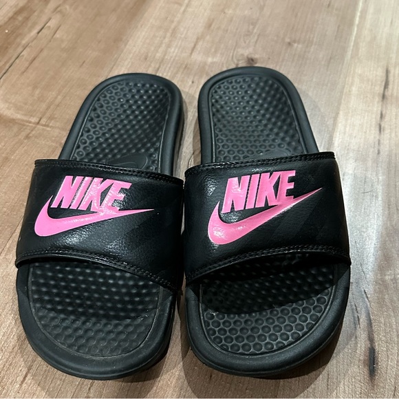 Pink and black slides - Picture 4 of 8